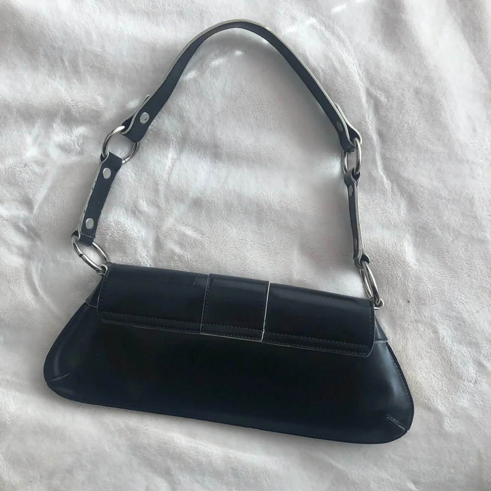Vintage Guess Black Leather Purse Silver Details - Picture 3 of 8